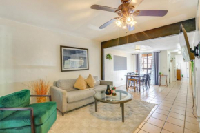 3 Mi to UF Campus Charming Gainesville Townhome